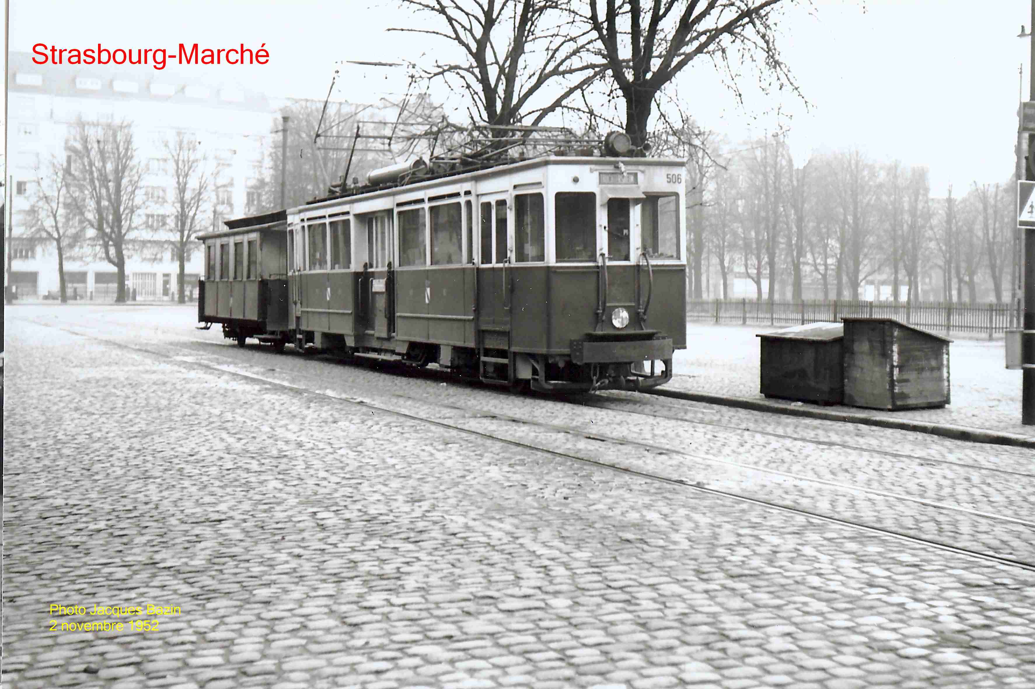L'automotrice n° 506 et sa remorque au terminus de Strasbourg-Marché.